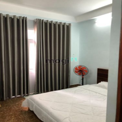 Phòng ban công gần Trường Sơn, giá 5tr