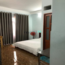 Phòng ban công gần Trường Sơn, giá 5tr