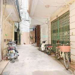 Chỉ Nhỉnh 5 tỷ- 6 Tầng-MT 3.3-Lõi Đống Đa-Gần Ô tô.