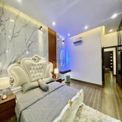 Nhà mới xây 4 lầu full nội thất 4,05m x 14m. NH 6,5m giá chỉ 8,2 tỷ