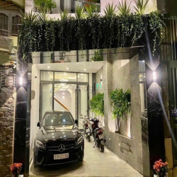 Nhà mới xây 4 lầu full nội thất 4,05m x 14m. NH 6,5m giá chỉ 8,2 tỷ