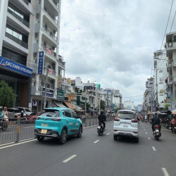 Bán nhà C4 ngang 7m 310m2 mặt tiền KD ngay chợ Nguyễn Xí sát PVĐ 31 tỷ