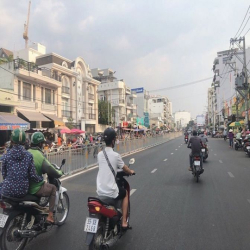 Bán nhà C4 ngang 7m 310m2 mặt tiền KD ngay chợ Nguyễn Xí sát PVĐ 31 tỷ