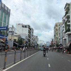 Bán nhà C4 ngang 7m 310m2 mặt tiền KD ngay chợ Nguyễn Xí sát PVĐ 31 tỷ