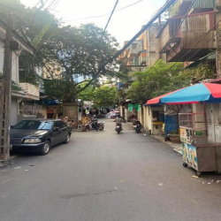 Bán Căn Hộ Lô Góc 3 Thoáng Tập Thể C4 Thành Công Đê La Thành,Ba Đình