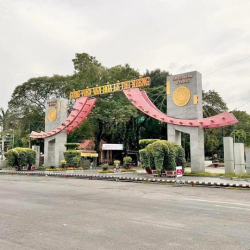 Chỉ hơn 7 tỷ có ngay nhà Q10 view Q3 45m2 5 lầu hẻm 575 CMT8 kế chợ.