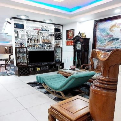 Chỉ hơn 7 tỷ có ngay nhà Q10 view Q3 45m2 5 lầu hẻm 575 CMT8 kế chợ.