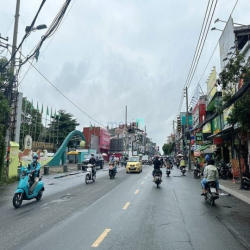 Chỉ hơn 7 tỷ có ngay nhà Q10 view Q3 45m2 5 lầu hẻm 575 CMT8 kế chợ.