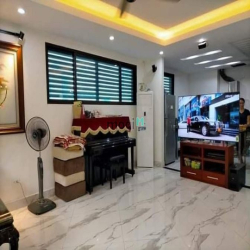 Bán BT phố Nguyễn Khang- Mặt tiền rộng- 2 Thoáng- Xây Building quá đẹp