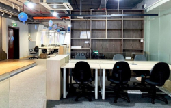 Văn phòng cho thuê quận Hải Châu_DT 212m2_Giá 11$/m2_đã setup bàn ghế