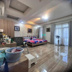 Hẻm 10m - 4 Tầng - 5m x 13,5m - kinh doanh đỉnh - Ngay công viên