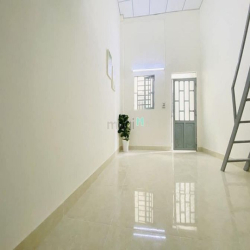 PHÒNG TRỌ rộng thoáng - Gác cao 2M - ngay Đầm Sen