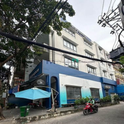Nhà 2 mặt tiền đường Hồng Hà, Phường 9, Quận Phú Nhuận.