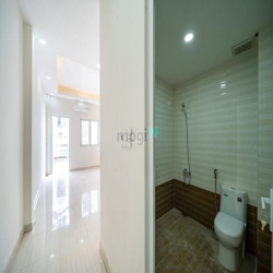 CMT8 - HXH 7 Chỗ Hẻm Thông - 64M2 - Nhà Mới ĐẸP BTCT.
