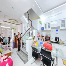 Giảm 300tr còn 7.65 tỷ bán nhà NGUYỄN XÍ,  4,5m x 12m, hẻm ô tô