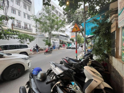 CÓ SANG NHƯỢNG nội thất nhà hàng. Dt 132m2 1 trệt 1 lầu. Giá thuê 24tr