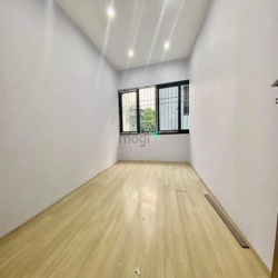 Siêu hiếm! Bán nhà TT Cầu Giấy, 90m2 x 3PN - Oto. - Nhỉnh 2 Tỉ!