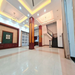 Cho thuê Villa khu Compound quốc Hương. DT 400m2 có hồ bơi giá 4.200$