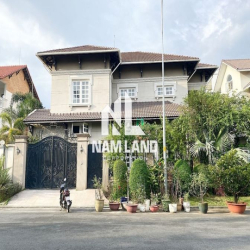 Villa 450m2 SÂN VƯỜN_HỒ BƠI ĐƯỜNG Nguyễn Văn Hưởng, Thảo Điền