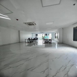 Chính chủ cho thuê mặt bằng vp Hoàng Quốc Việt, Cầu Giấy. Dt 200m2