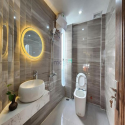 Nhà 3 tầng 3 mê Villa Hồ Bơi _  TRẦN CAO VÂN