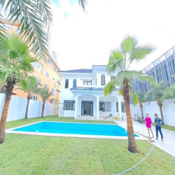 Villa hiện đại bậc nhất hồ bơi sân vườn dt:300m2 Nguyễn Văn Hưởng- TĐ
