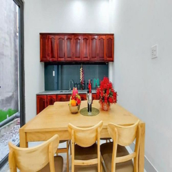 Nhà lầu rộng rãi vị trí đẹp trục chính hẻm 3-4 Nguyễn Văn Cừ nd, C.Tho