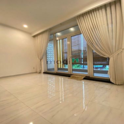 Hẻm 6m, ÔTô Đỗ Trong Nhà CMT8, Q3, 65m2(4.1X16), 3 Tầng, Tặng Nội Thất