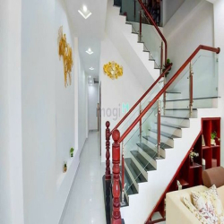 Nhà lầu rộng rãi vị trí đẹp trục chính hẻm 3-4 Nguyễn Văn Cừ nd, C.Tho