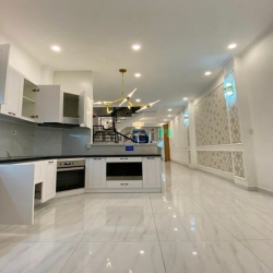 Hẻm 6m, ÔTô Đỗ Trong Nhà CMT8, Q3, 65m2(4.1X16), 3 Tầng, Tặng Nội Thất