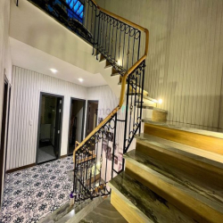 Cần bán căn penthouse Star Hill, DT 242m2, nhà mới đẹp,đầy đủ nội thất