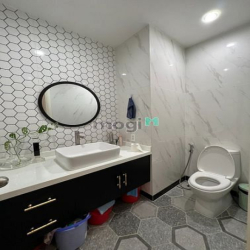 Cần bán căn penthouse Star Hill, DT 242m2, nhà mới đẹp,đầy đủ nội thất