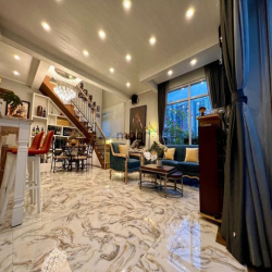 Cần bán căn penthouse Star Hill, DT 242m2, nhà mới đẹp,đầy đủ nội thất