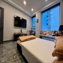 Cần bán căn penthouse Star Hill, DT 242m2, nhà mới đẹp,đầy đủ nội thất