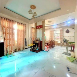 Villa 3 tầng cập Hươn.g lộ 2 - ngã tư 4 xã - ôtô vào nhà - ( 8x10m )