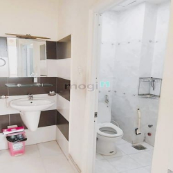 Bán nhà lô góc - Hoà Hưng Quận 10- 4PN - 4WC, nở hậu- Giá 5,3 tỷ