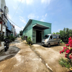 Cho thuê kho xưởng tx33 quận 12 gần UBND phường thạnh Xuân  Dt: 242m