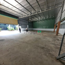 Cho thuê kho xưởng tx33 quận 12 gần UBND phường thạnh Xuân  Dt: 242m