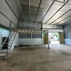 Cho thuê kho xưởng tx33 quận 12 gần UBND phường thạnh Xuân  Dt: 242m