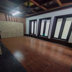 Cho thuê nhà trong ngõ 168 thái Hà ền