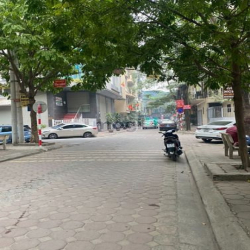 Nhà phân lô, vỉa hè, phố Ngụy Như Kom Tum, dt 60m2 x5t giá,25tr/th