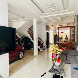 Cho thuê Toà Nhà Hẻm Tải 10m Tại Sư Vạn Hạnh - Có đầy đủ PCCC - Thang