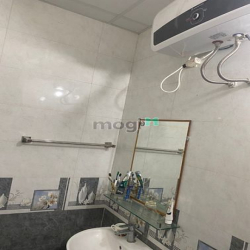 Bán nhà tập thể ngõ 687 Phạm Văn Đồng giá 3.1 tỷ 200m2 tầng 1 3PN2WC