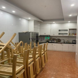 Bán nhà tập thể ngõ 687 Phạm Văn Đồng giá 3.1 tỷ 200m2 tầng 1 3PN2WC