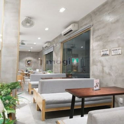 Cafe Góc 2MT Sư Vạn Hạnh, P12, Q10. DT: 400m2 Kc: trệt 4 lầu. Gía 70tr