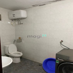 Bán nhà tập thể ngõ 687 Phạm Văn Đồng giá 3.1 tỷ 200m2 tầng 1 3PN2WC