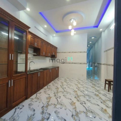 Về quê bán nhà Đ. Bà Hom quận 6 65m2/1.37 tỷ, giá full 100%