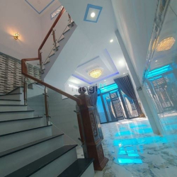 Về quê bán nhà Đ. Bà Hom quận 6 65m2/1.37 tỷ, giá full 100%