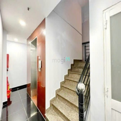Khách sạn mới đẹp 7 tầng, thang máy,  mt  BV Ba Quận 7. 5*24, 20