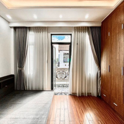 CHDV dạng Studo Ban Công _ Đầy đủ nội thất _ Ngay Quang Trung